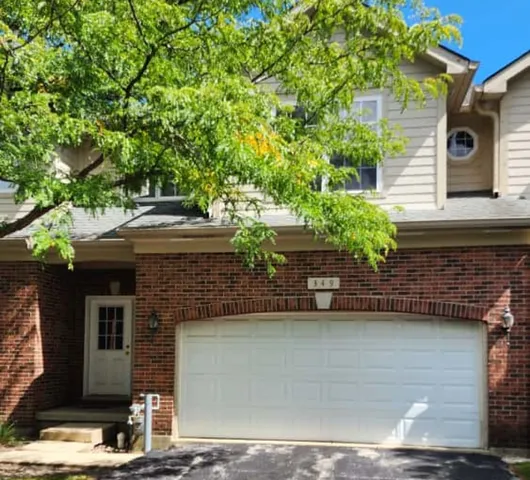 $340,000 | 349 North W Pointe Drive, Vernon Hills, IL 60061
