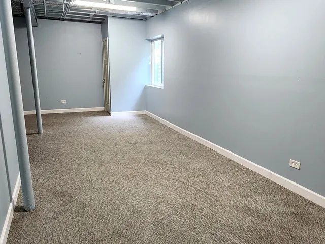 $340,000 | 349 North W Pointe Drive, Vernon Hills, IL 60061