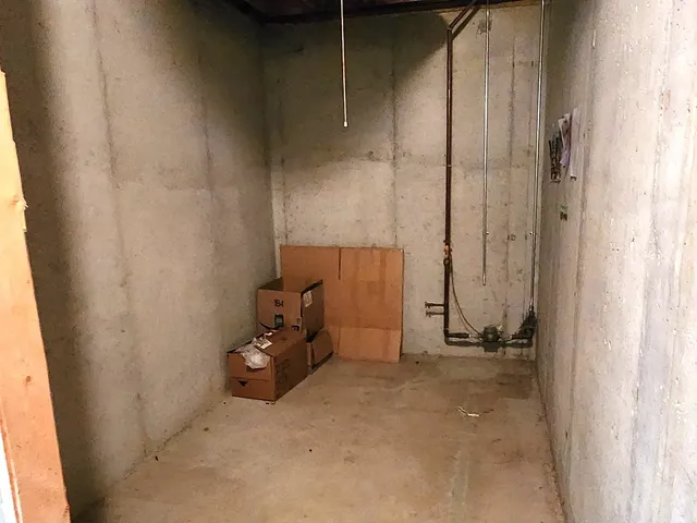 $340,000 | 349 North W Pointe Drive, Vernon Hills, IL 60061