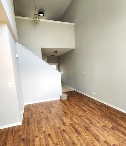 $340,000 | 349 North W Pointe Drive, Vernon Hills, IL 60061