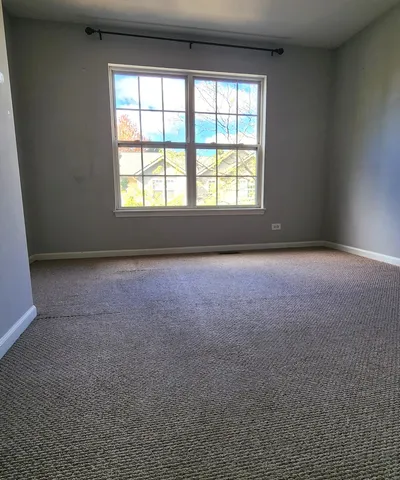 $340,000 | 349 North W Pointe Drive, Vernon Hills, IL 60061