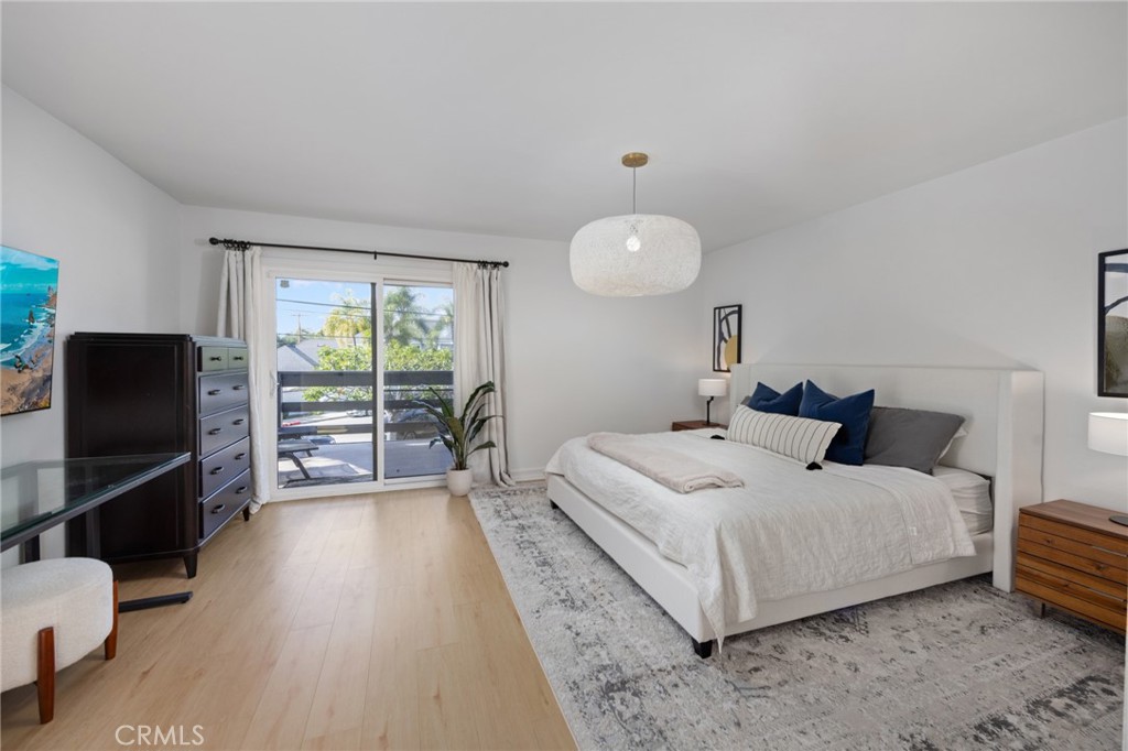 910 Ocean View Avenue, Unit E Monrovia, CA 91016 - Photo 19 of 39 a bedroom with a bed and a flat tv screen on dresser