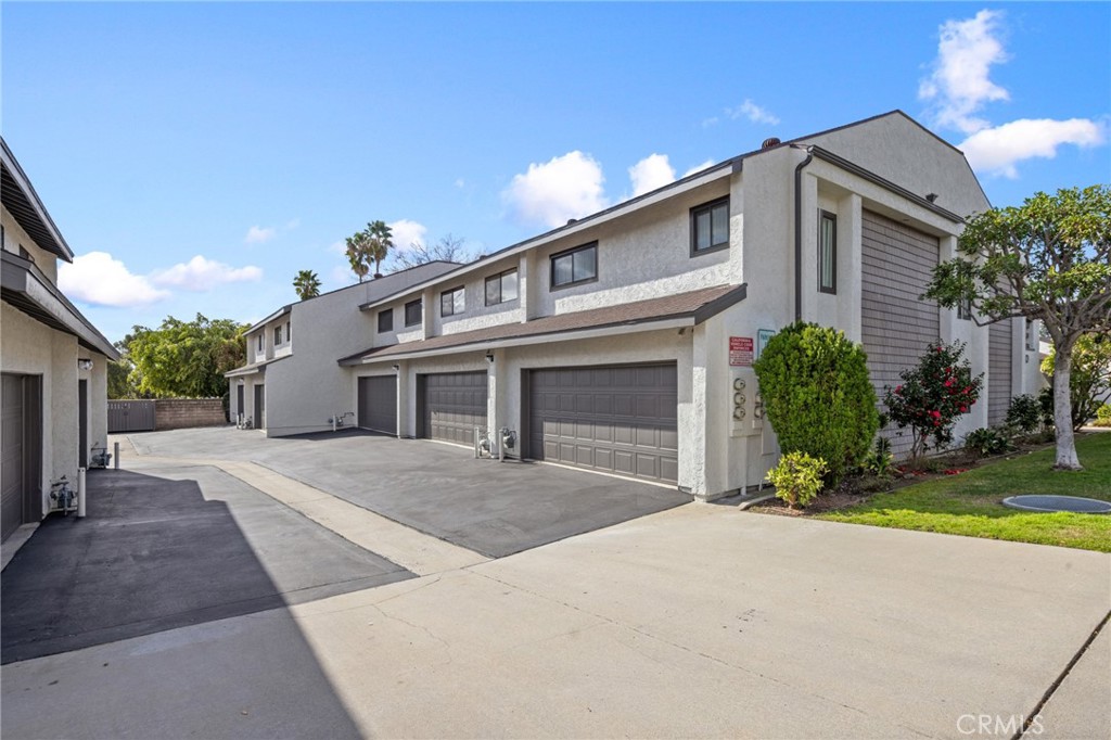 910 Ocean View Avenue, Unit E Monrovia, CA 91016 - Photo 29 of 39 a front view of a house with a yard and garage
