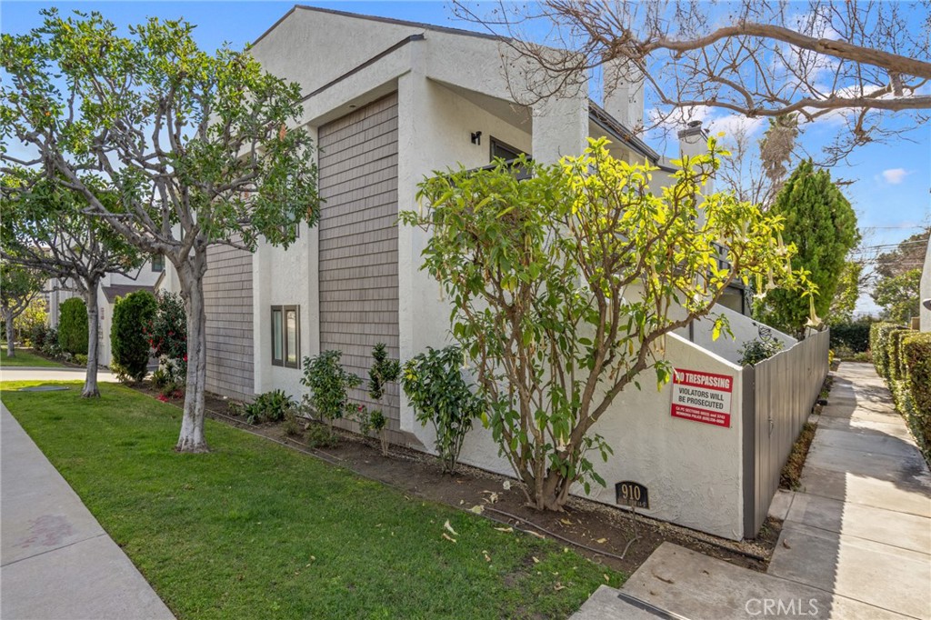 910 Ocean View Avenue, Unit E Monrovia, CA 91016 - Photo 31 of 39 a view of a sign board with yard