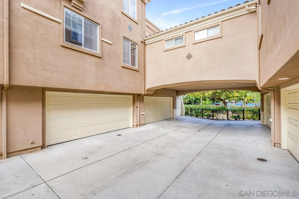 2842 Farragut Road, Unit 131 San Diego, CA 92106 - Photo 24 of 41 a view of a back yard with an umbrella