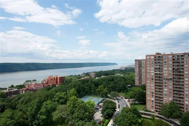 $450,000 | 5700 Arlington Avenue, Unit 6W | North Riverdale
