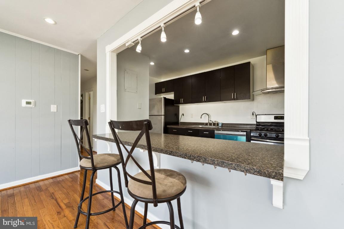 9278 Adelphi Road, Unit 301 Hyattsville, MD 20783 - Photo 11 of 35 Breakfast Bar