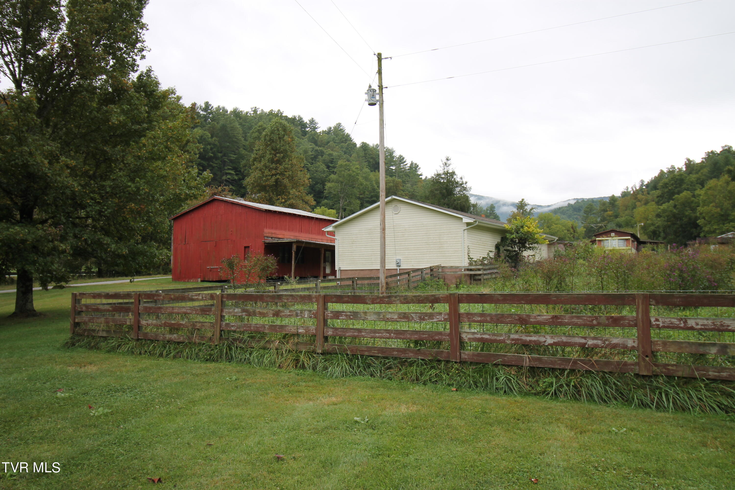 108 Sam Miller Road Erwin, TN 37650 - Photo 36 of 43 8 (1)