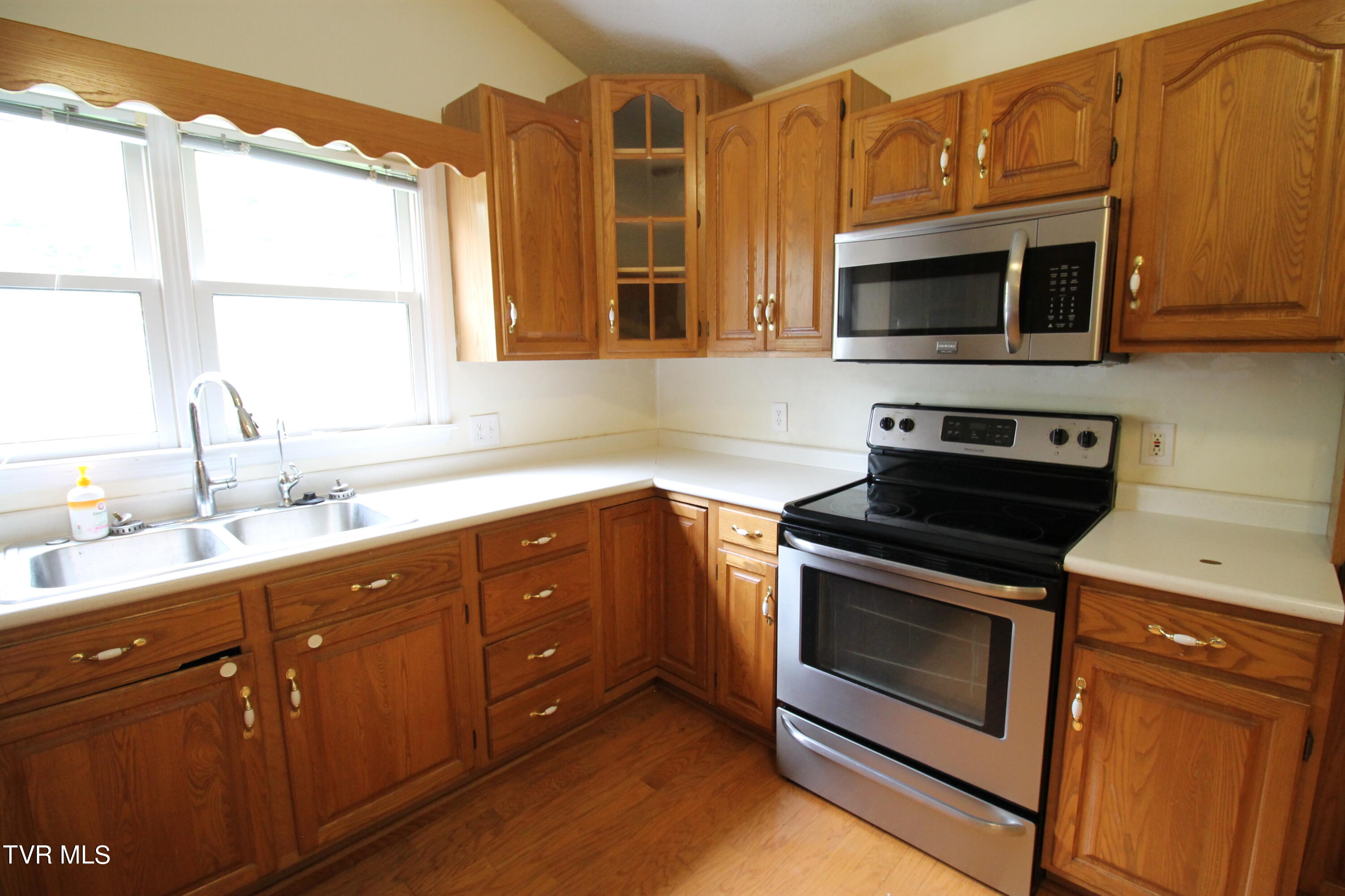 108 Sam Miller Road Erwin, TN 37650 - Photo 7 of 43 3 (3)