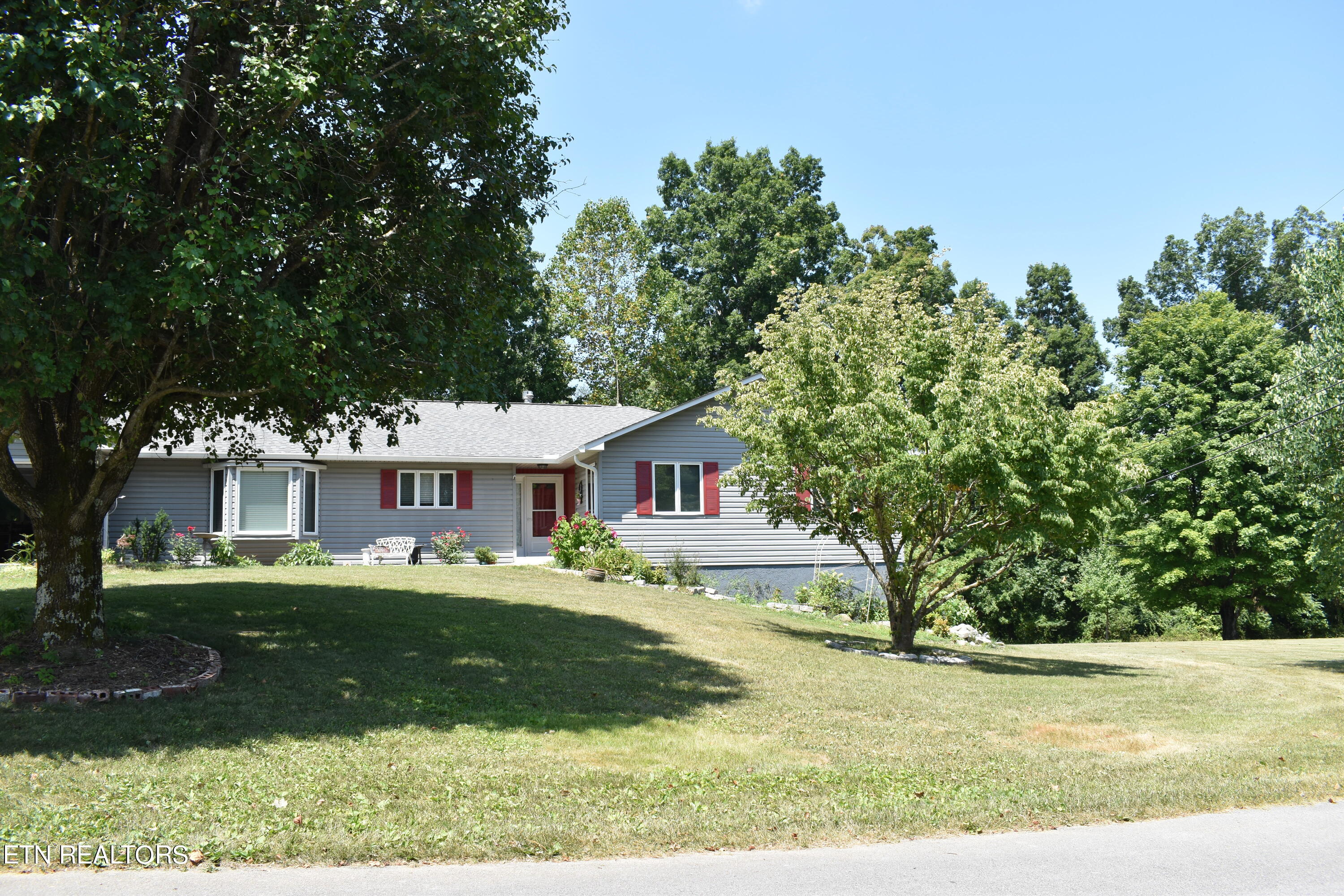 530 Meadows Road Sparta, TN 38583 - Photo 2 of 19 DSC_0149