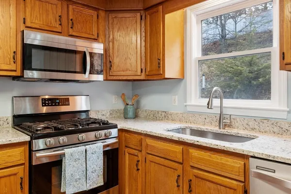 $3,600 | 29 Lamplighter Lane, North Chelmsford, MA 01863