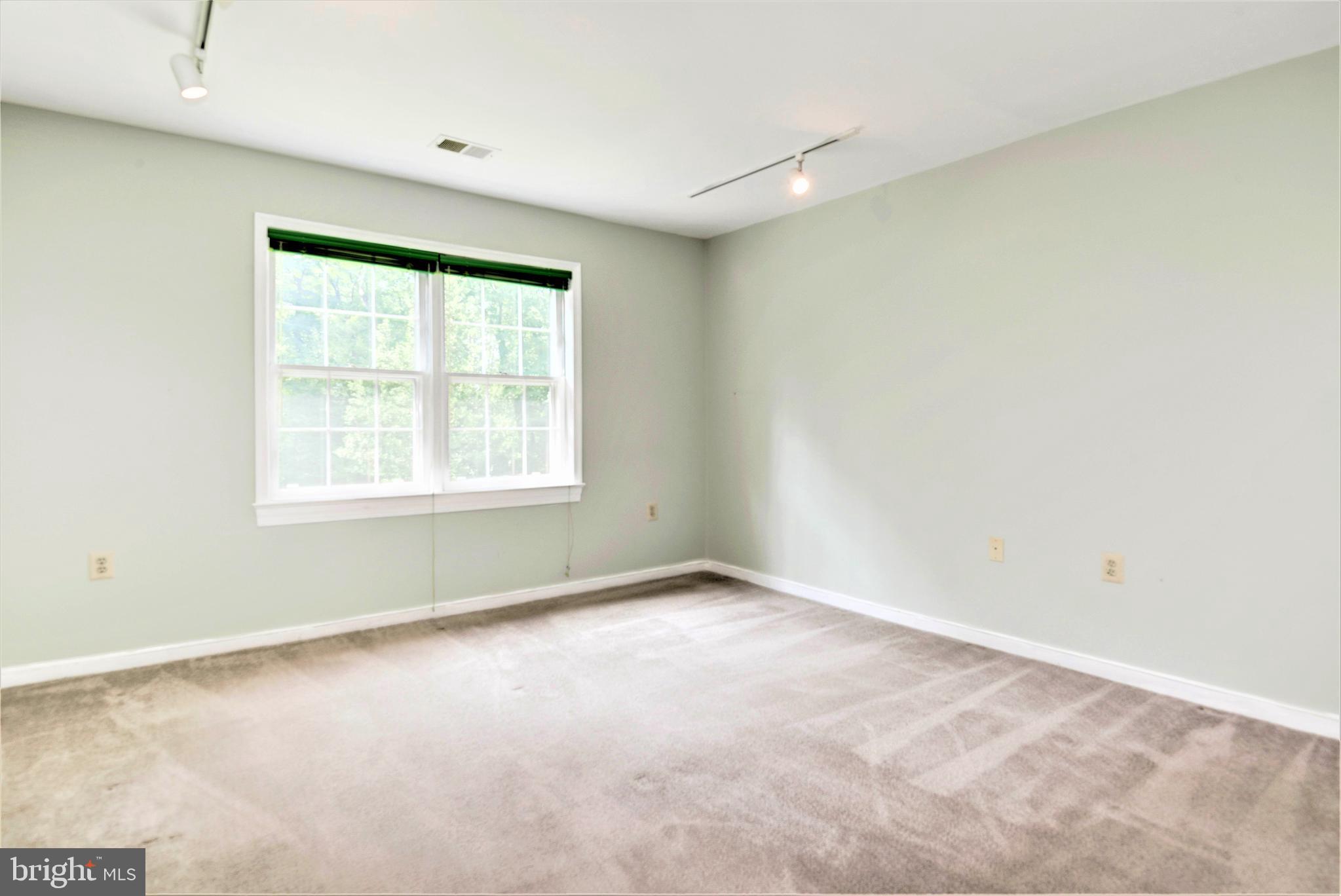 10322 Dunn Meadow Road Vienna, VA 22182 - Photo 36 of 45