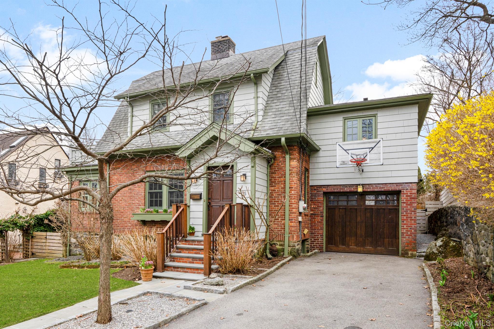 35 Wildwood Road New Rochelle, NY 10804 - Photo 2 of 30