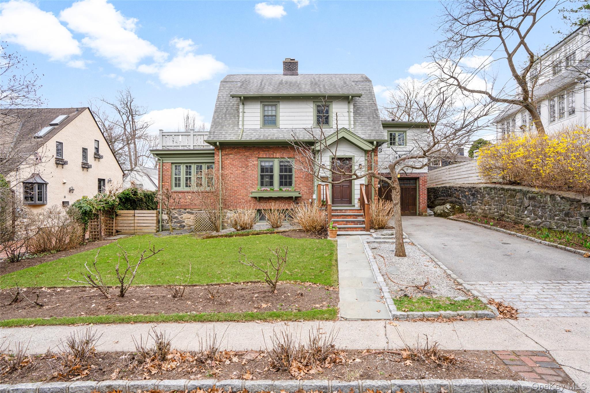 35 Wildwood Road New Rochelle, NY 10804 - Photo 3 of 30