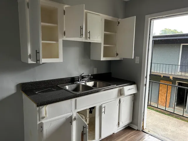 $1,095,000 | 3250 Guernsey Avenue, Memphis, TN 38112