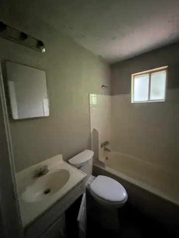 $1,095,000 | 3250 Guernsey Avenue, Memphis, TN 38112