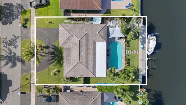 $899,900 | 240 Southeast 2nd Avenue, Pompano Beach, FL 33060