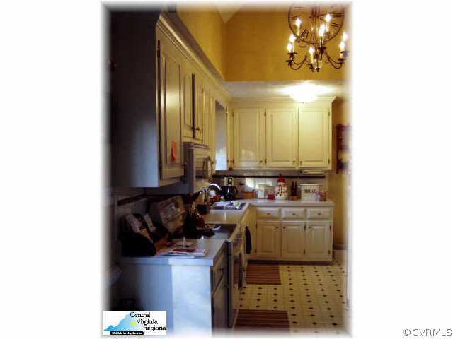 7771 Walnut Grove Road Mechanicsville, VA 23111 - Photo 6 of 10 Other - Vaulted Kitchen
