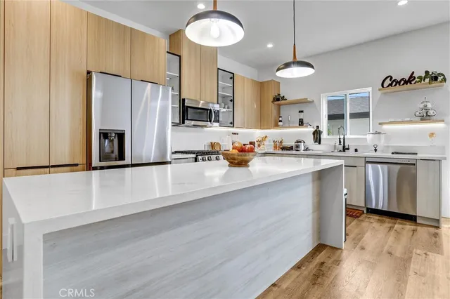 $1,595,000 | 6900 Corbin Avenue, Reseda, CA 91335