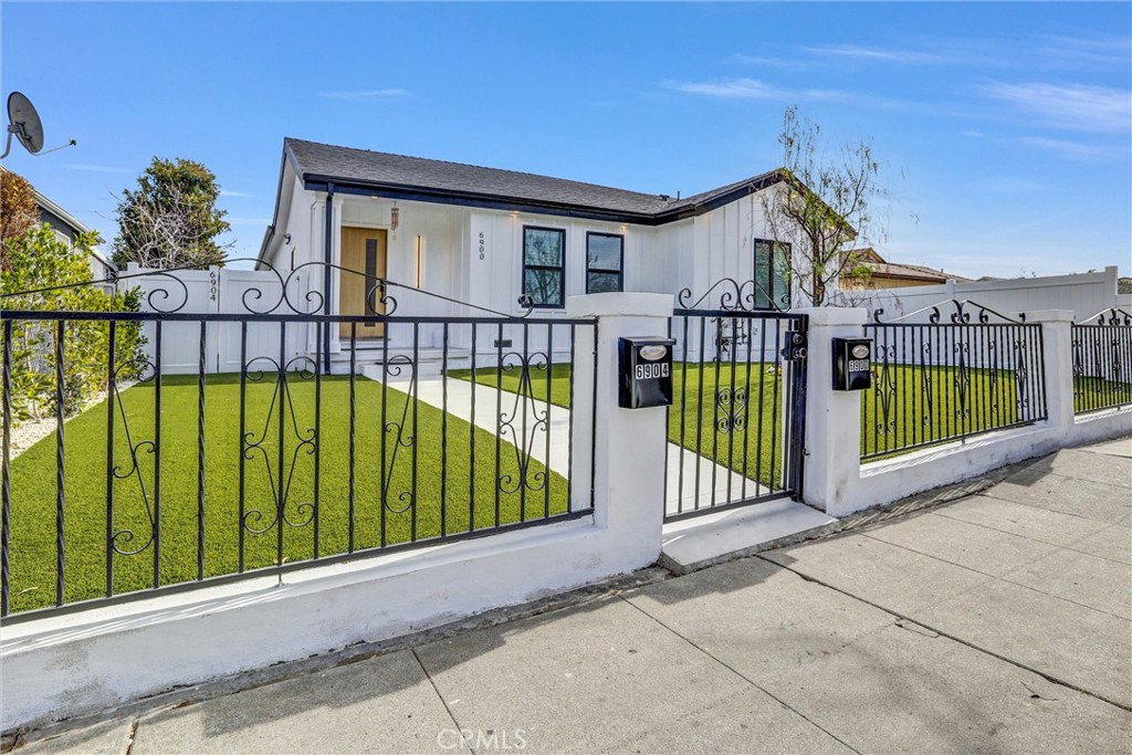 6900 Corbin Avenue Reseda, CA 91335 - Photo 49 of 50 a view of a house with a balcony