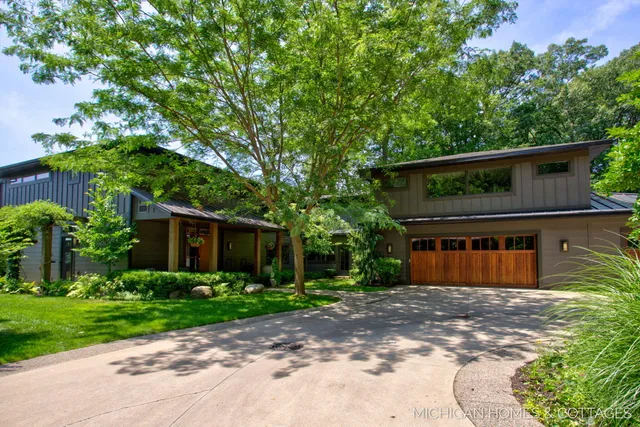 $2,450,000 | 3192 Beach Trail Drive, Saugatuck, MI 49453