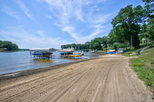$2,450,000 | 3192 Beach Trail Drive, Saugatuck, MI 49453