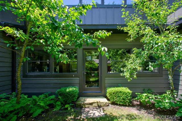 $2,450,000 | 3192 Beach Trail Drive, Saugatuck, MI 49453