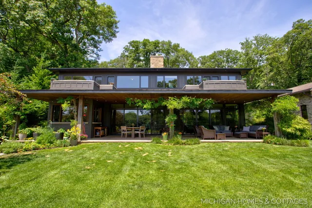$2,450,000 | 3192 Beach Trail Drive, Saugatuck, MI 49453