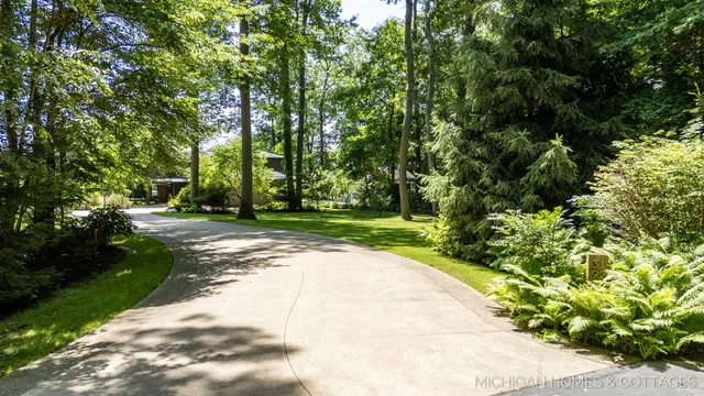$2,450,000 | 3192 Beach Trail Drive, Saugatuck, MI 49453