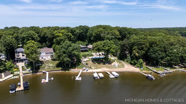 $2,450,000 | 3192 Beach Trail Drive, Saugatuck, MI 49453