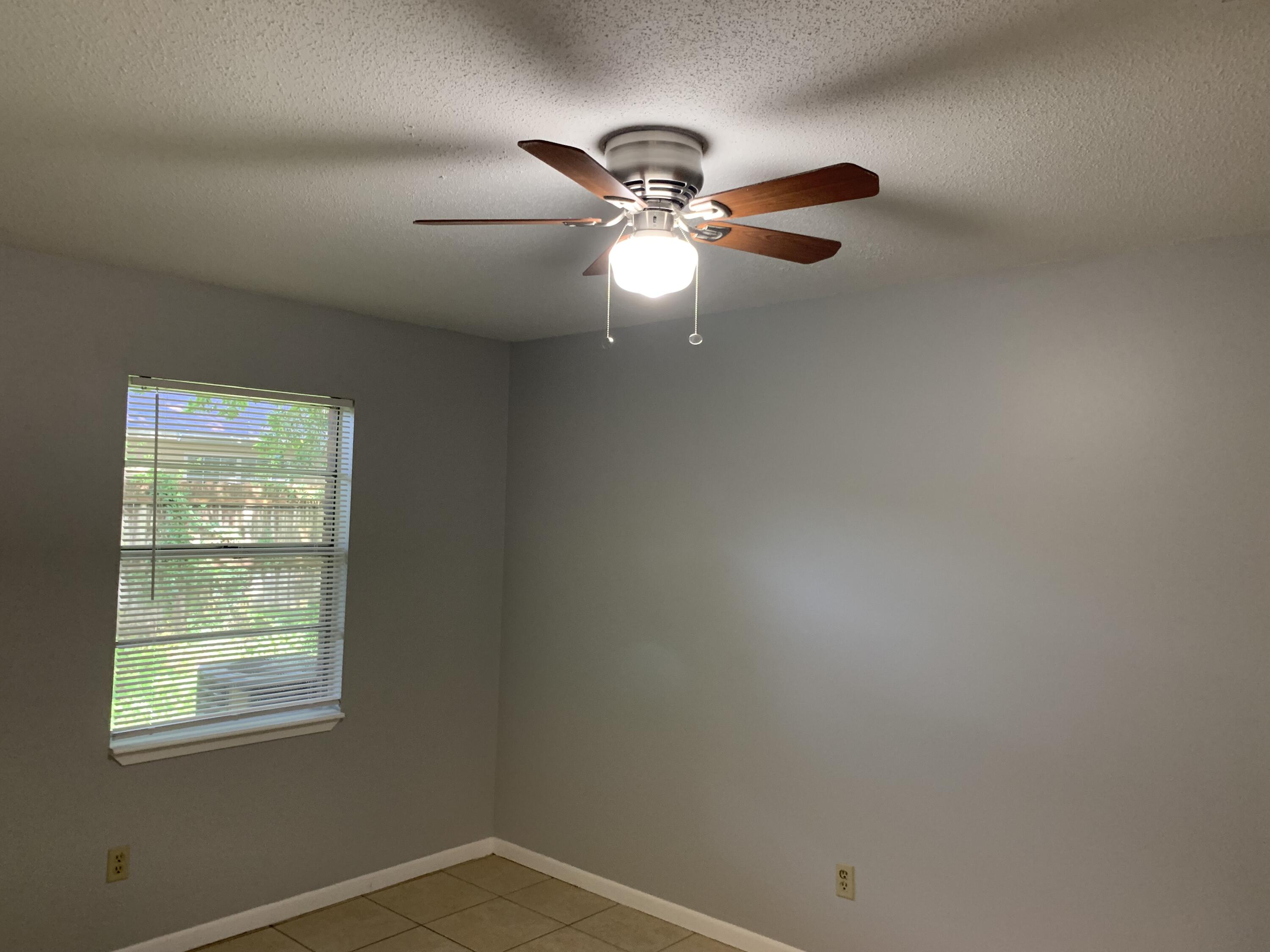 935 Tanager Road, Unit C Fort Walton Beach, FL 32547 - Photo 6 of 8 IMG-8564