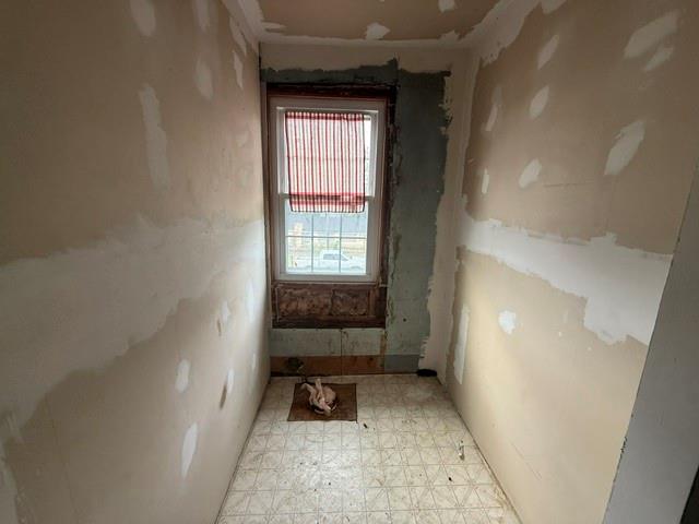 227 McConnell Road Calhoun, GA 30701 - Photo 15 of 16 an entryway with a window