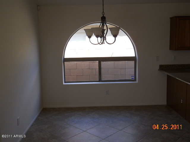 4511 West Beverly Road Laveen, AZ 85339 - Photo 6 of 22 4511 DINING 2