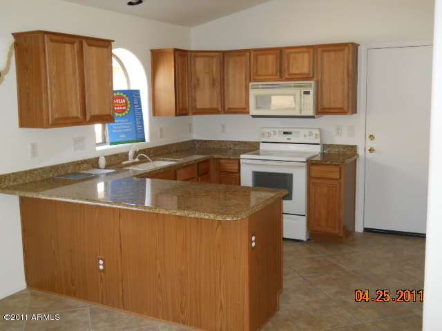 4511 West Beverly Road Laveen, AZ 85339 - Photo 7 of 22 4511 KITCHEN