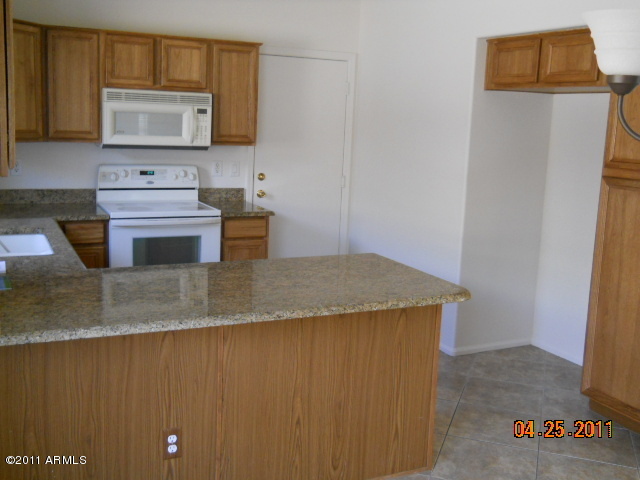 4511 West Beverly Road Laveen, AZ 85339 - Photo 8 of 22 4511 KITCHEN 2