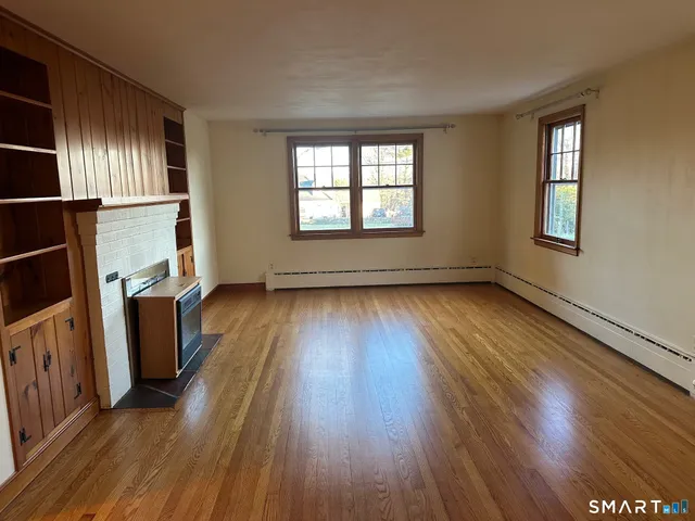 $2,800 | 989 North Farms Road, Wallingford, CT 06492