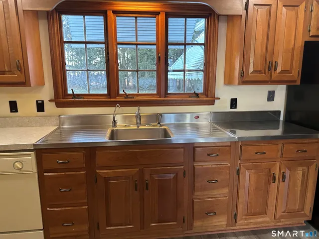 $2,800 | 989 North Farms Road, Wallingford, CT 06492