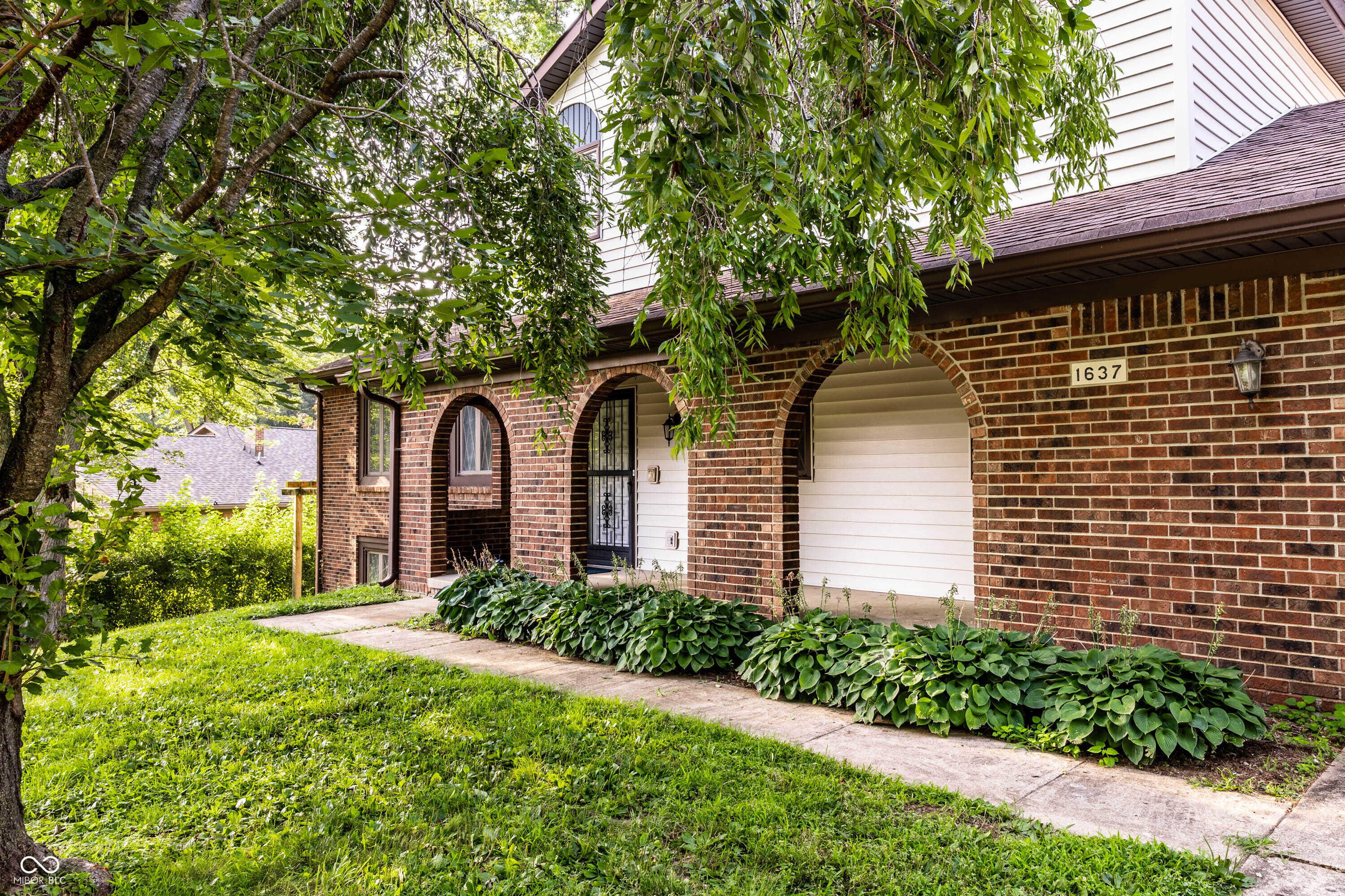 1637 Towe String Road Indianapolis, IN 46217 - Photo 2 of 54 Gallery Image 2