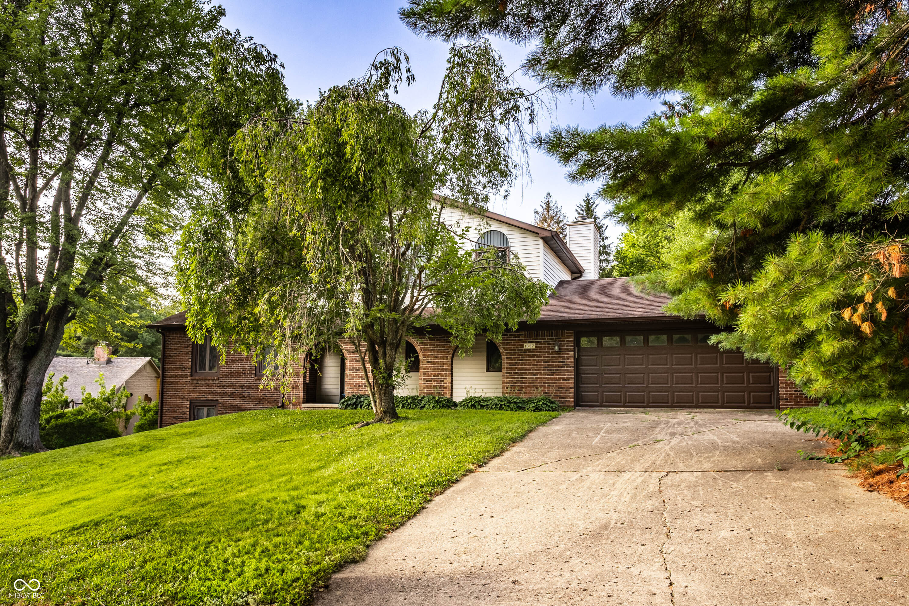 1637 Towe String Road Indianapolis, IN 46217 - Photo 3 of 54 Gallery Image 3