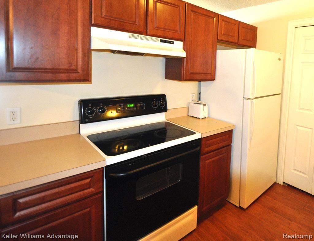 83 South Harris Road Ypsilanti, MI 48198 - Photo 2 of 14 5.Kitchen_1-1