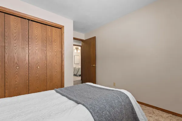 $335,000 | 924 South Kensington Drive, Appleton, WI 54915