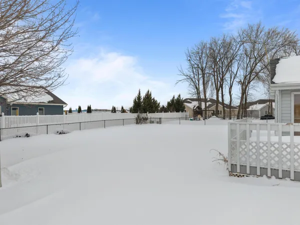 $335,000 | 924 South Kensington Drive, Appleton, WI 54915