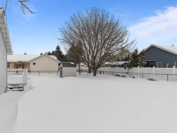 $335,000 | 924 South Kensington Drive, Appleton, WI 54915