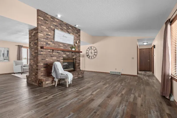 $335,000 | 924 South Kensington Drive, Appleton, WI 54915