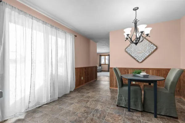 $335,000 | 924 South Kensington Drive, Appleton, WI 54915