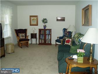 445 Country Way Mickleton, NJ 08056 - Photo 5 of 10 Living Room