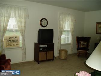 445 Country Way Mickleton, NJ 08056 - Photo 6 of 10 Living Room
