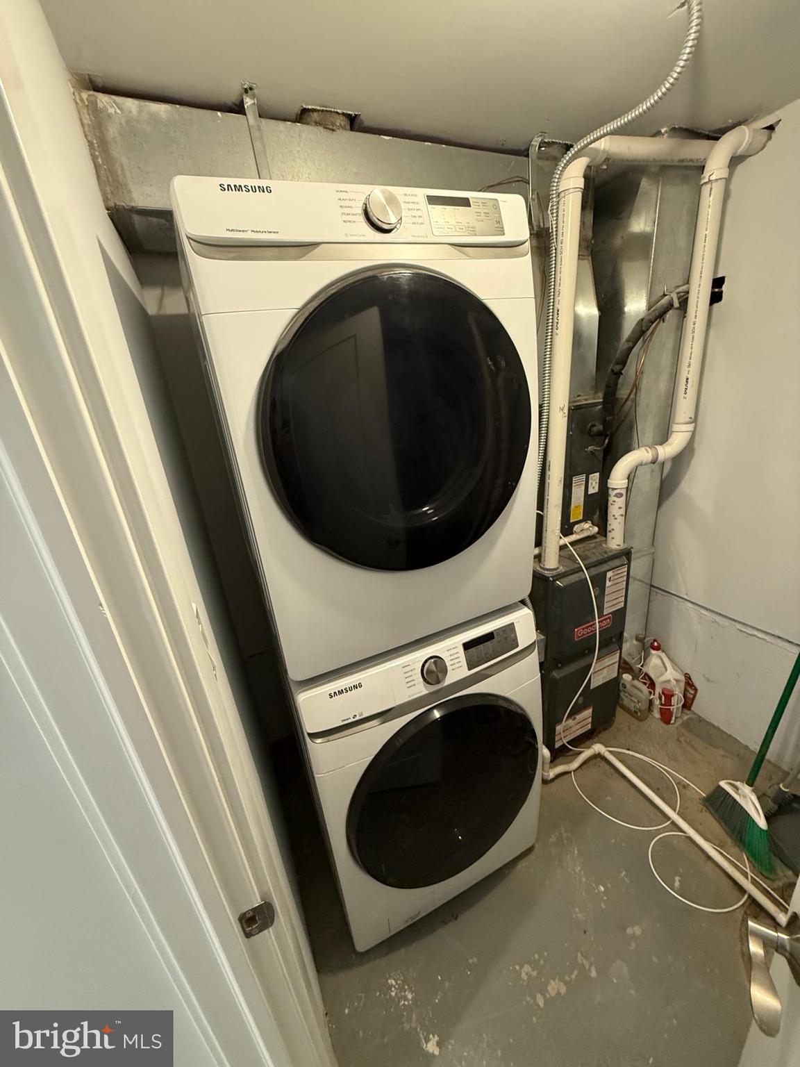 2309 Cross Street Philadelphia, PA 19146 - Photo 35 of 37 a utility room with dryer and washer