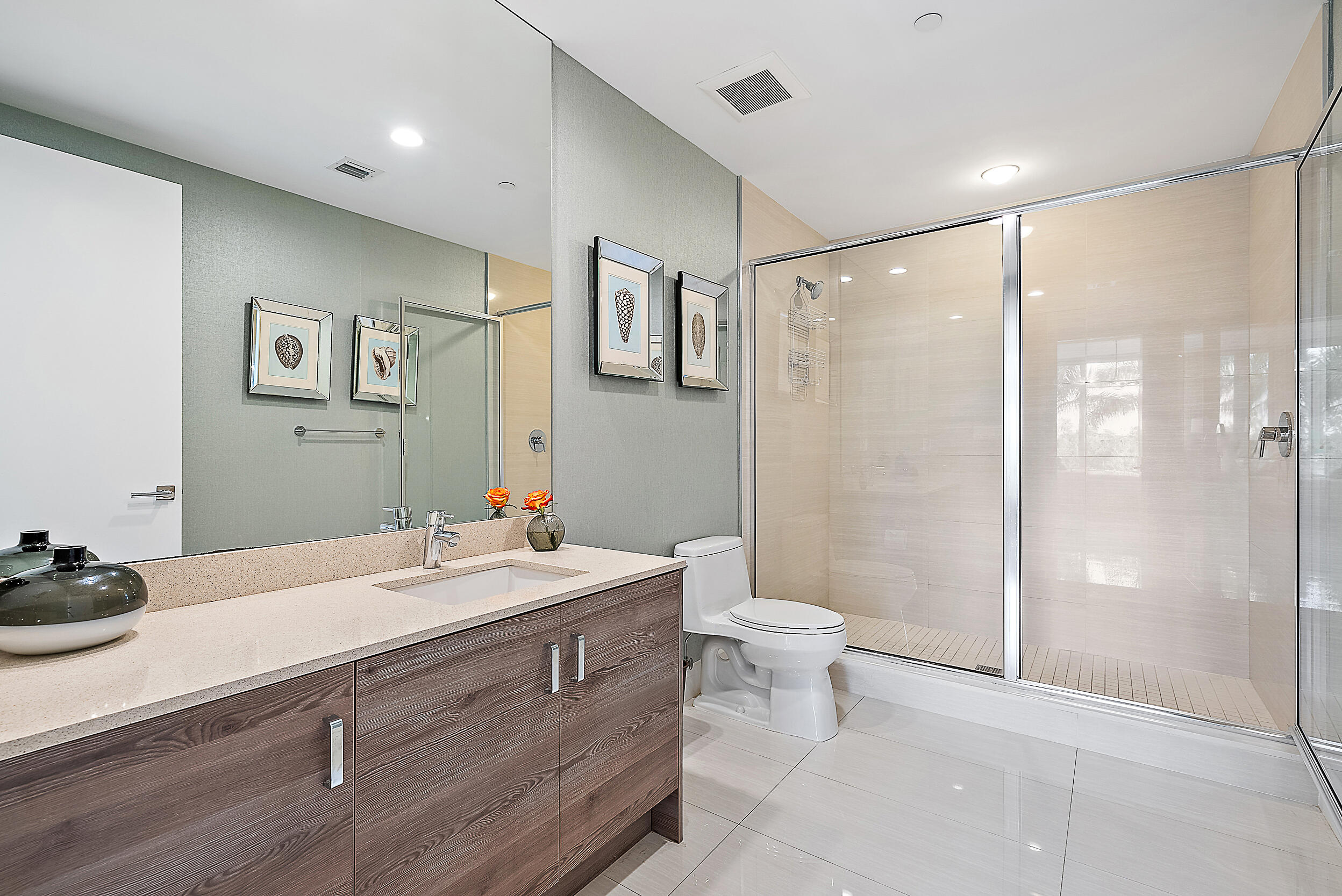 2700 Donald Ross Road, Unit 306 Palm Beach Gardens, FL 33410 - Photo 21 of 43 Third Bathroom