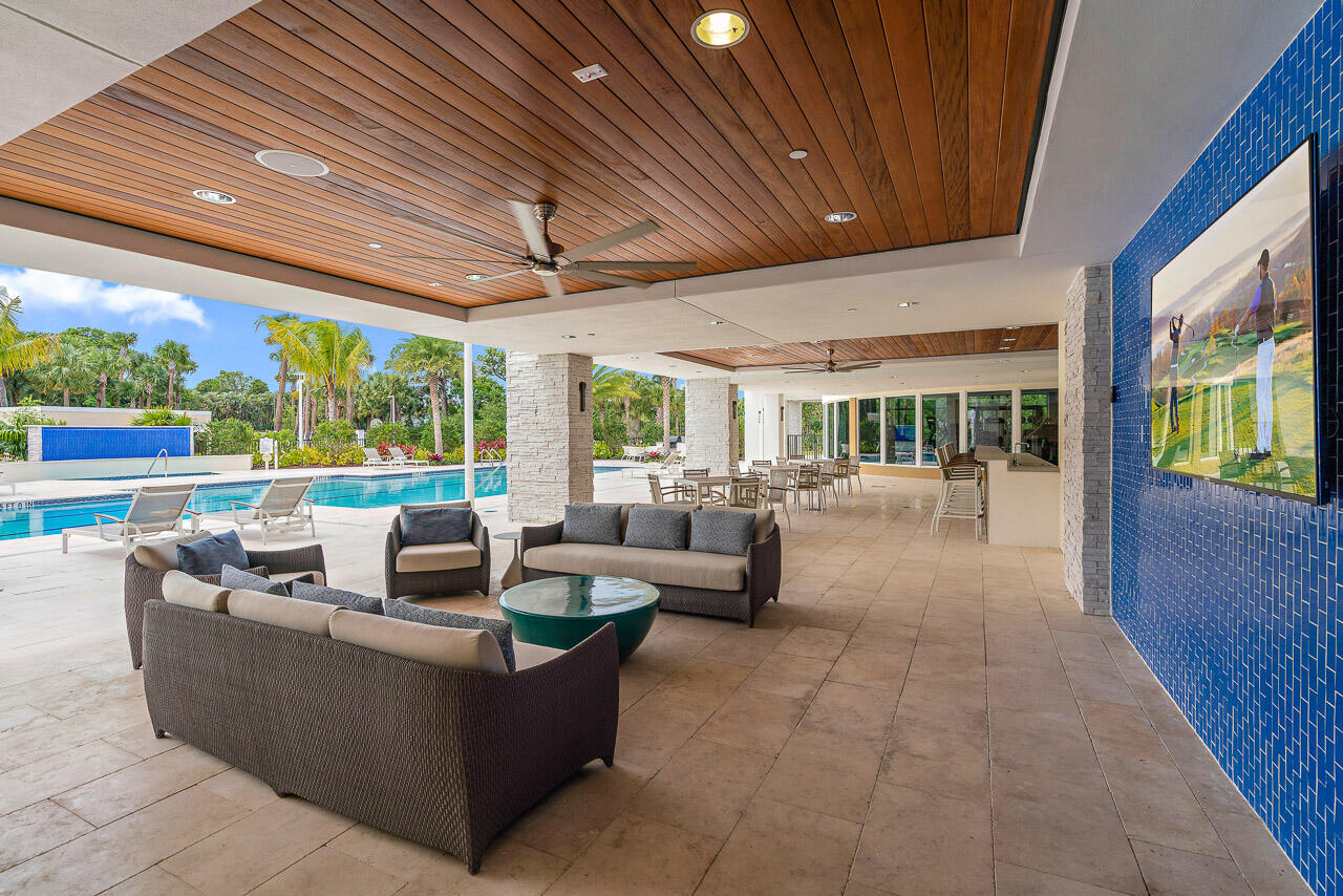 2700 Donald Ross Road, Unit 306 Palm Beach Gardens, FL 33410 - Photo 25 of 43 Pool Area